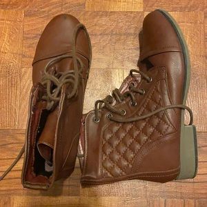 Brown boots, size 7 1/2,